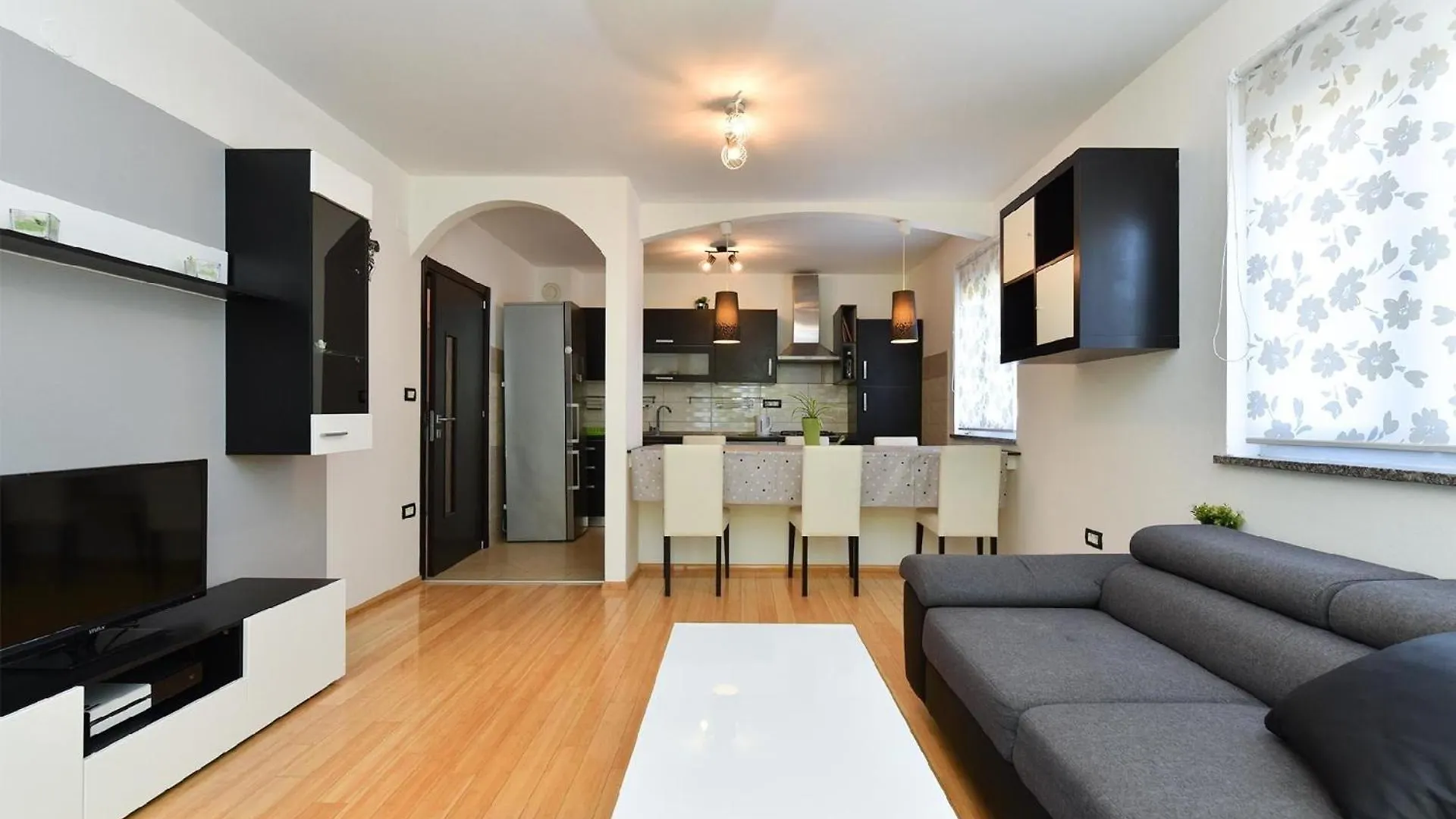 Ferienhaus Mit Privatpool Fuer 8 Personen Ca 126 Qm In Galizana, Istrien Istrische Riviera 0*, Galizana Croatia